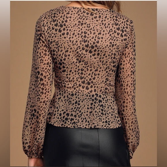 Lulus NWT Having A Moment Taupe Leopard Print Top Blouse size XS - Picture 2 of 12